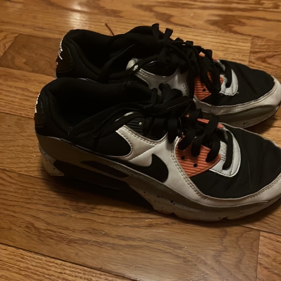 NIKE AIR MAX 90 WHITE/BLCK-TURF ORANGE [DC9845 100] US MEN SZ 8 - Picture 3 of 8